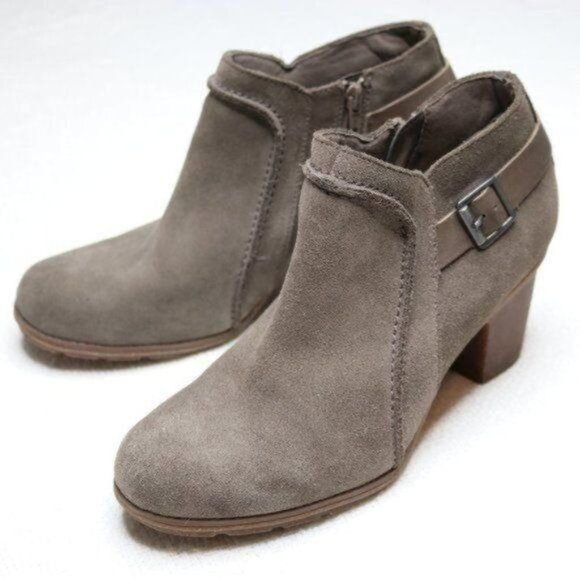 Clarks Collection Women's Size 10 Brown Suede Zip Up Heeled Ankle Booties - Picture 3 of 6
